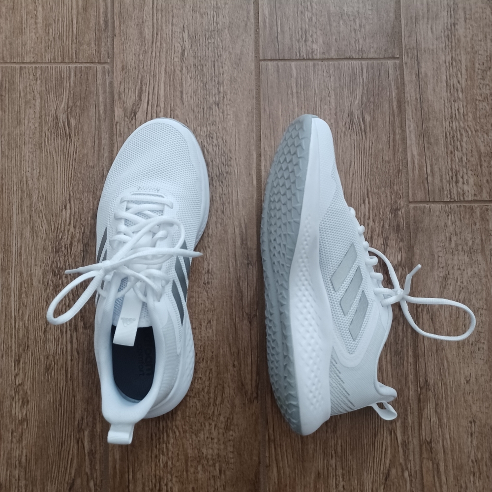 Womens Adidas Cloudfoam, 9, white, new